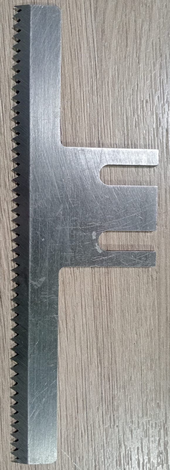 CUCHILLA EN T 140MMX45MMX3MM