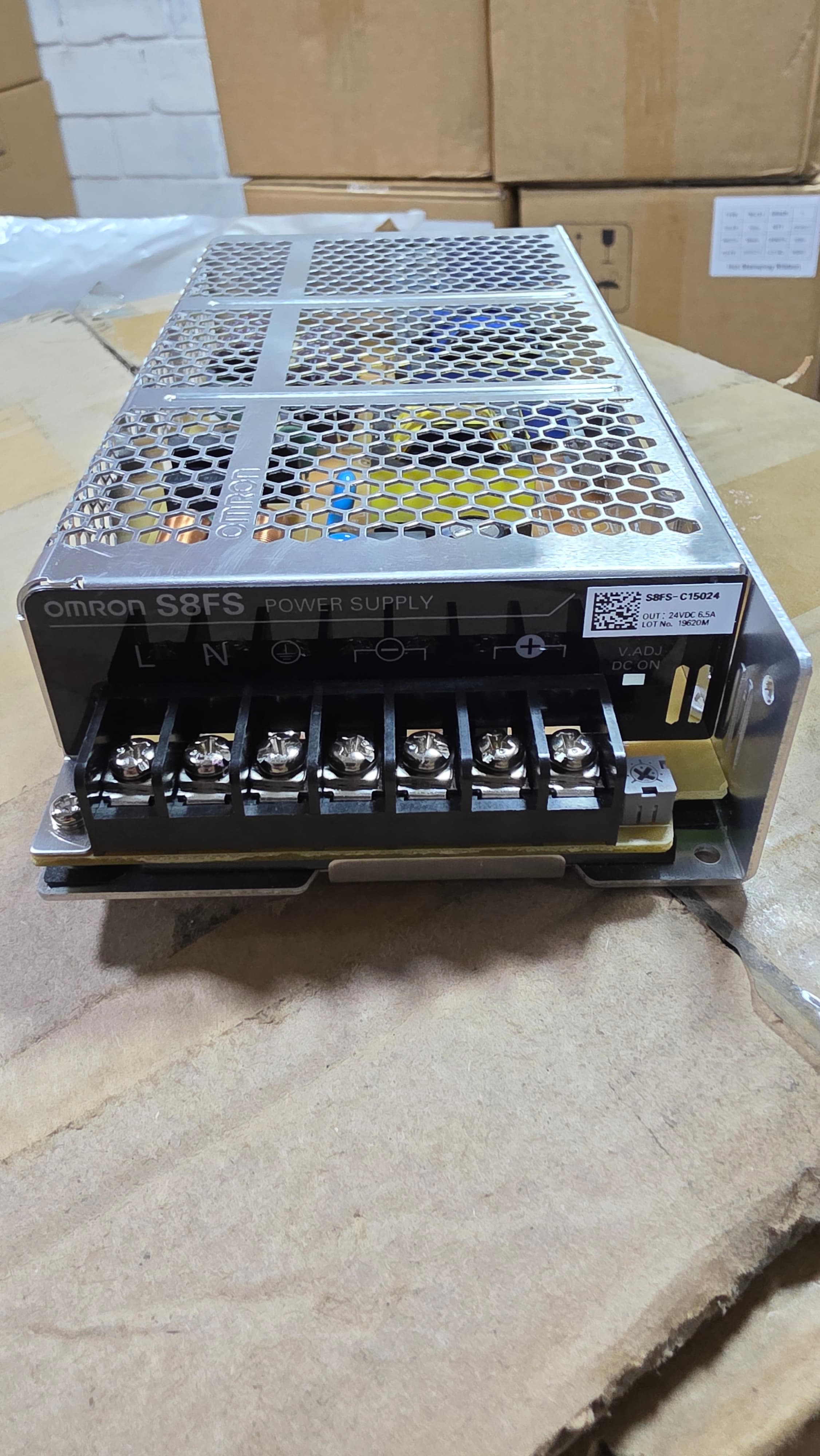 FUENTE DE PODER OMRON S8FS-C15024 / OUT 24VDC 6.5A