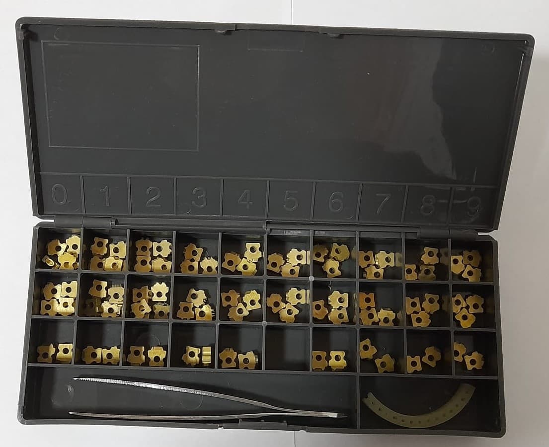 CAJA DE TIPOS PARA INK ROLL DE HUEQUITO /90UNIDADES (T-2.5*7T)