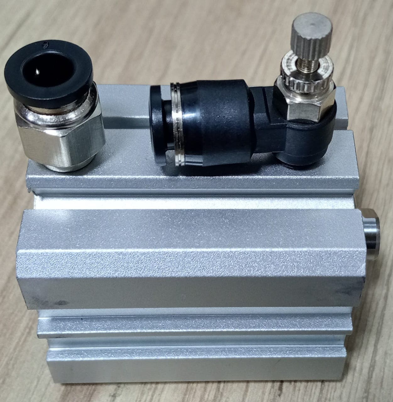 CILINDRO PNEUMATICO 30X25