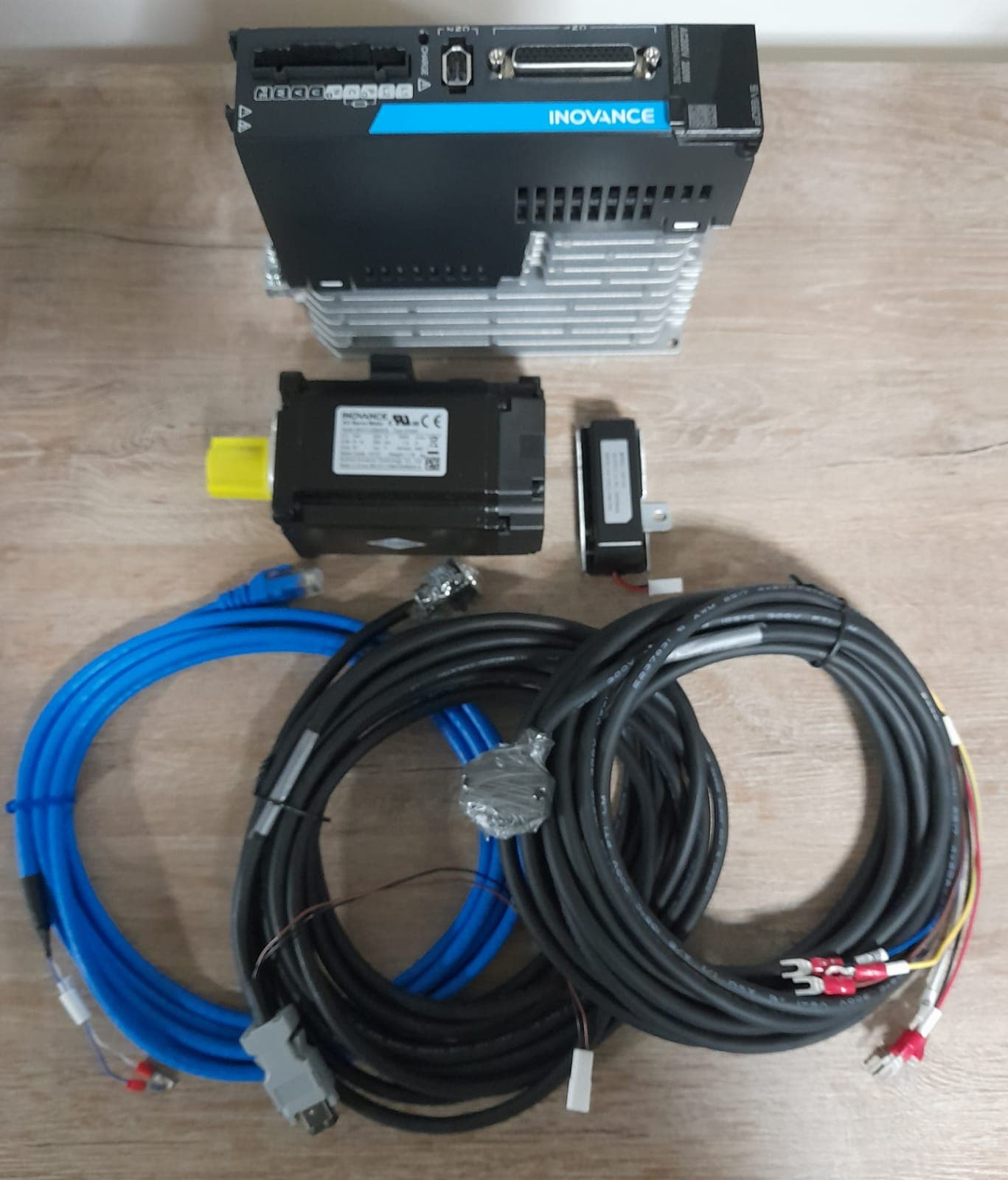 KIT SERVO MOTOR ( 0.2KW)/ DRIVER (SV660PS1R6I)/ RESISTENCIA FRENADO (S6-C4)/CABLE ENCODER,COMUNICACION Y MOTOR