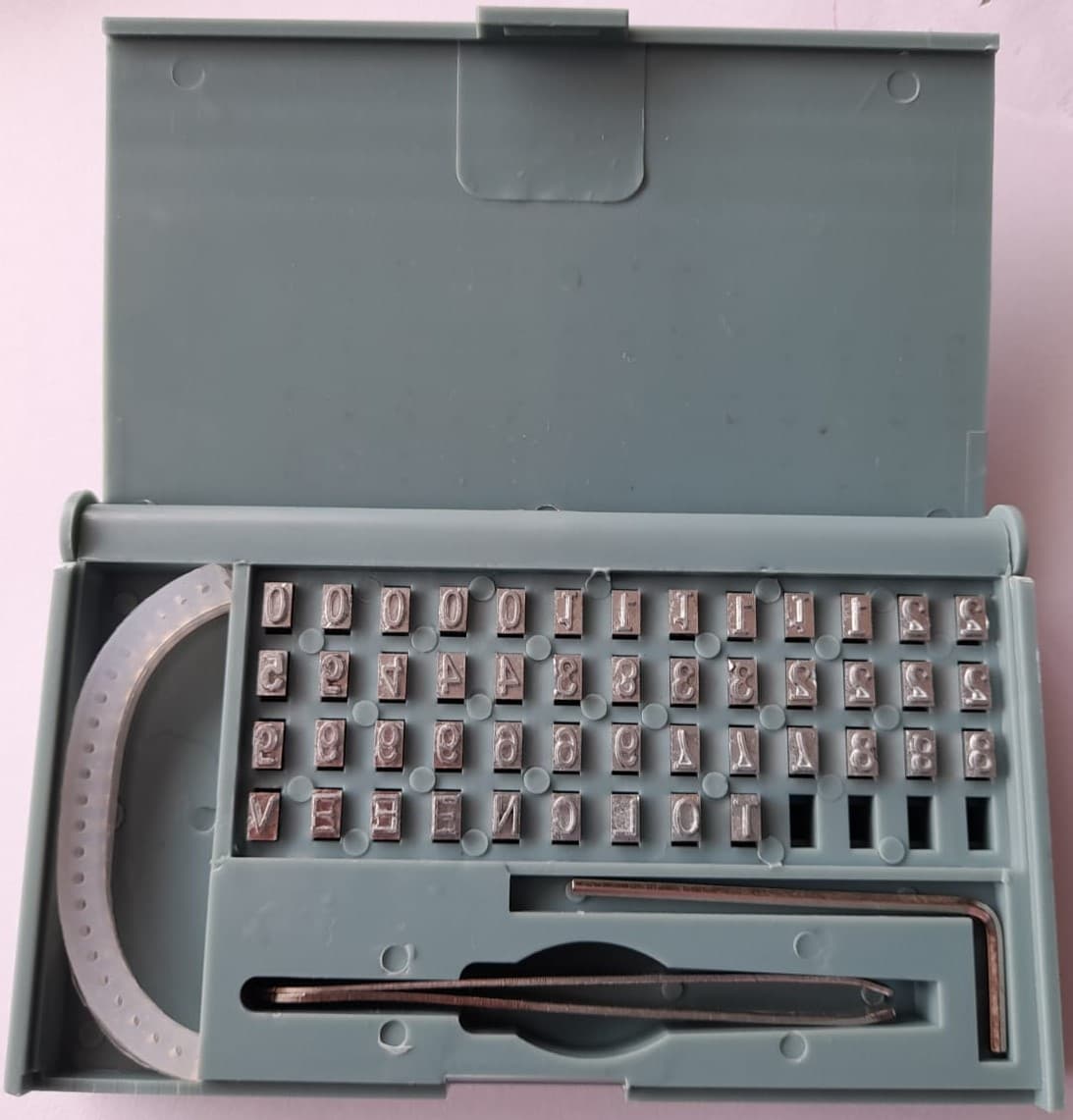 CAJA DE TIPOS EN ALUMINIO X 48 UNIDADES (T-5.5R)