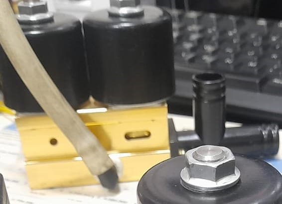 ELECTROVÁLVULA SOLENOIDE O ELECTROIMAN DOBLE PEQUEÑA DZ500/2E