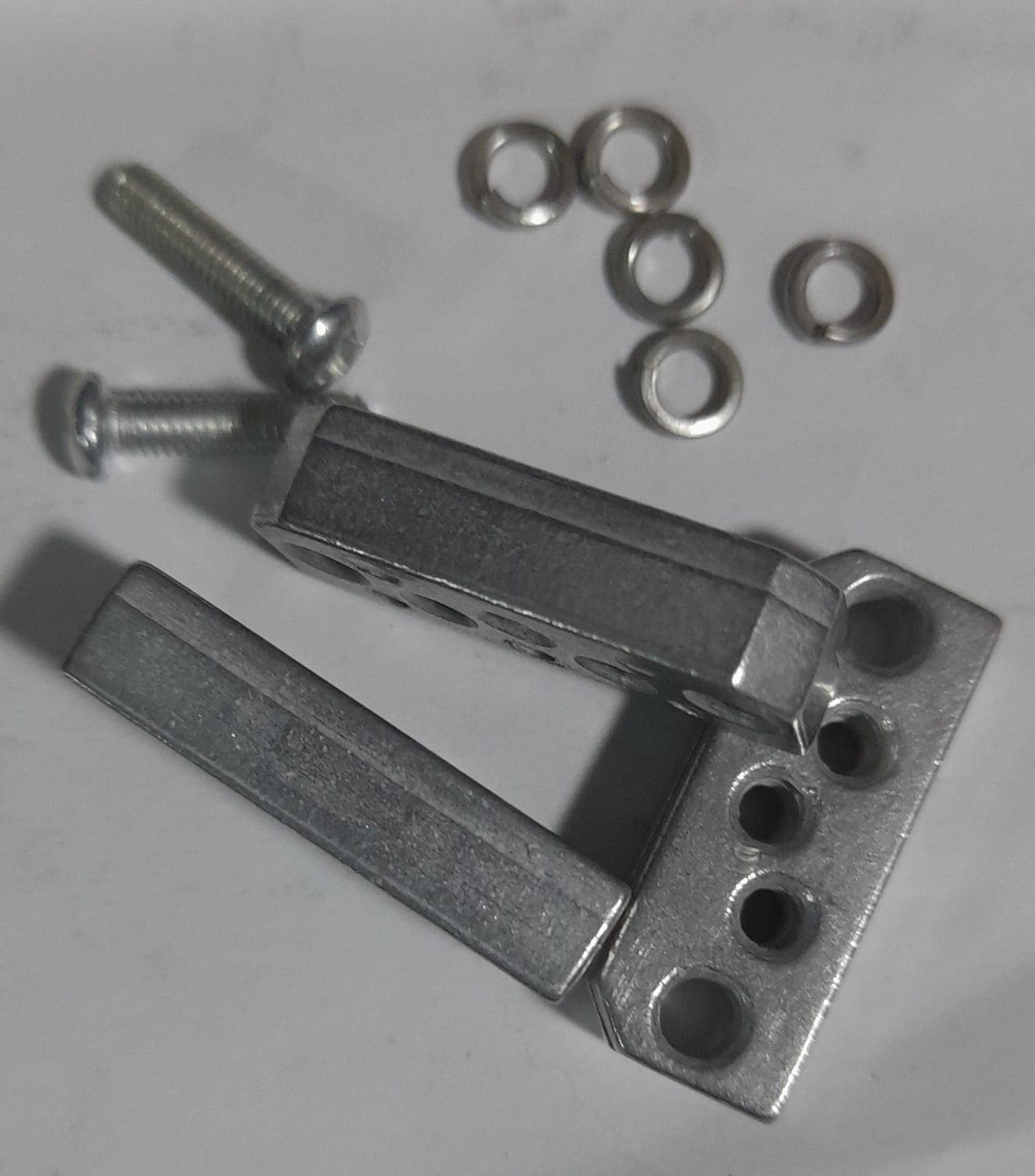TOPE PARA PORTIPOS 3 Y 4MM ( PAR - CON TORNILLOS Y ARANDELA)