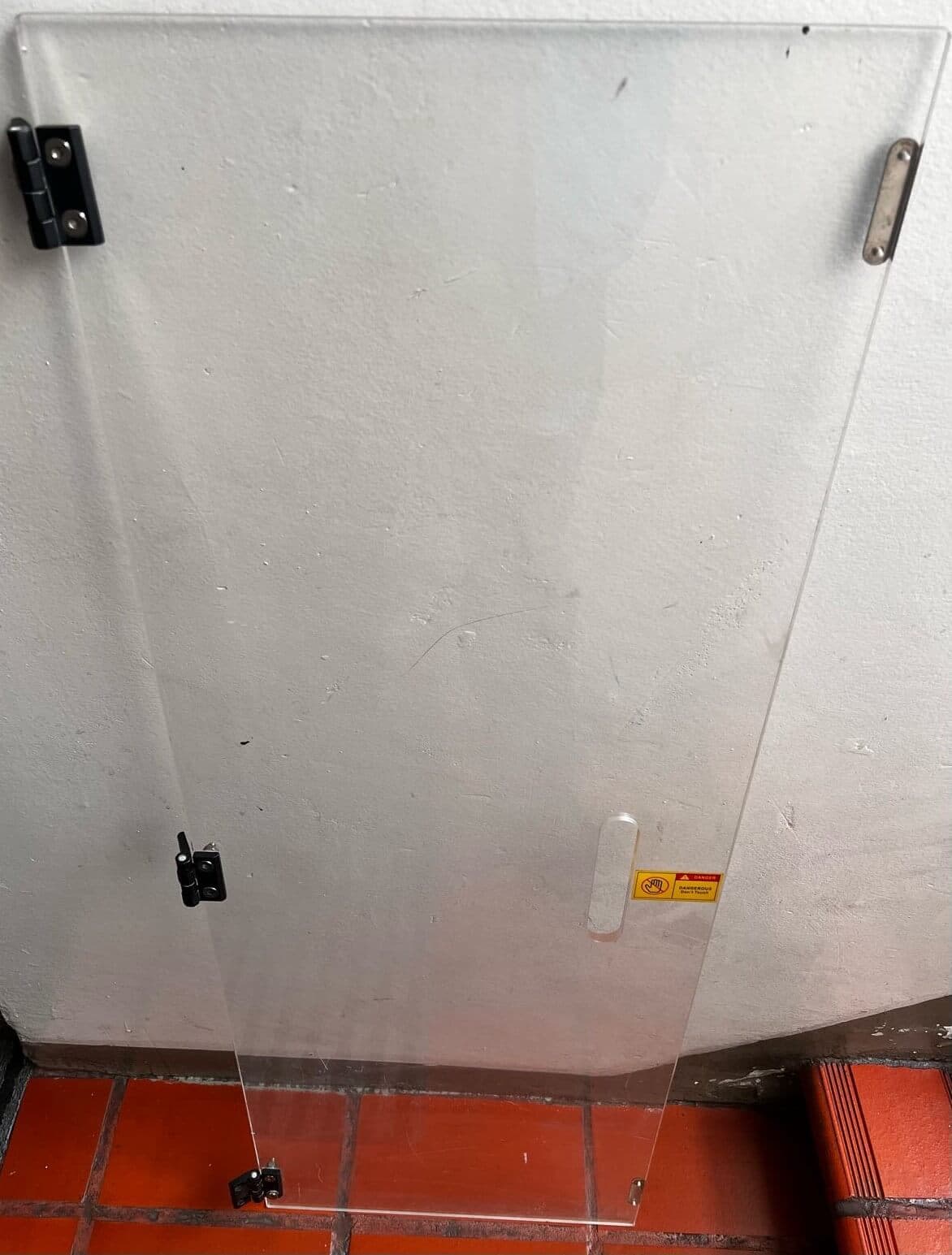 GUARDA ACRÍLICA CON BISAGRAS